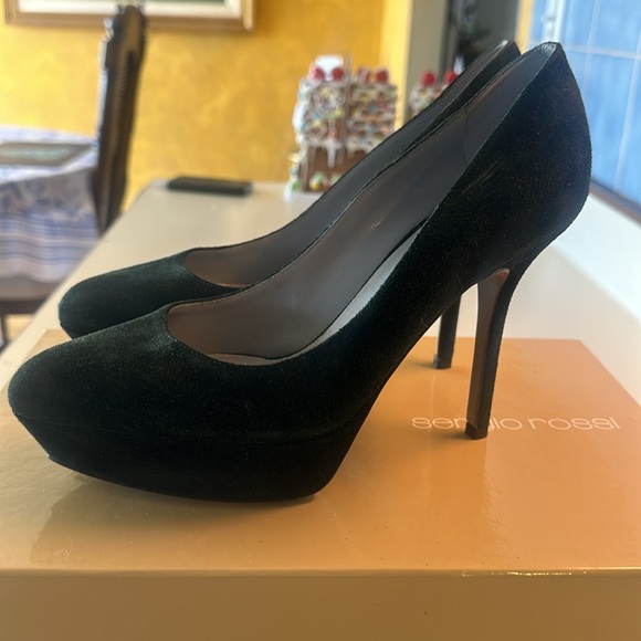 Sergio Rossi size 6/36 dark green suede heels with original box. Beautiful! - Picture 4 of 5